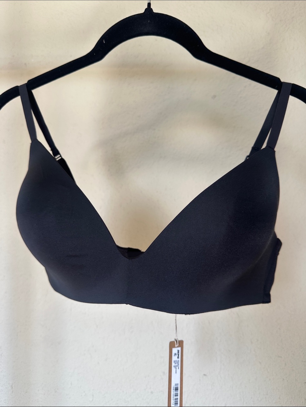 SKIMS WIRELESS‎ FORM T shirt BRA COLOR ONYX NWT